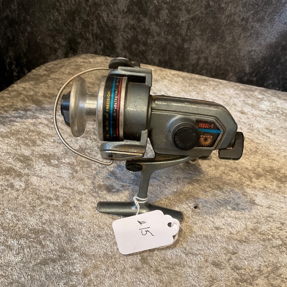 Vintage Daiwa A100RL Spinning Reel, Made in Korea - Picture 3 of 4